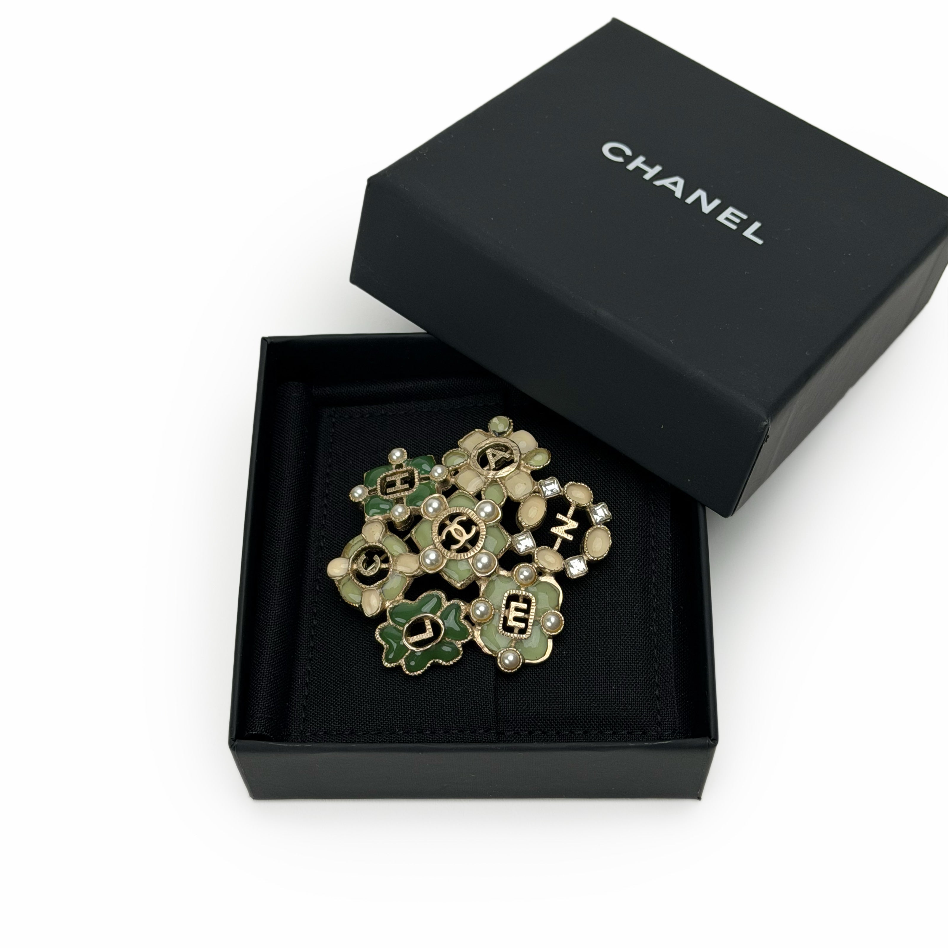 Chanel Gripoix Flowers Green Brooch