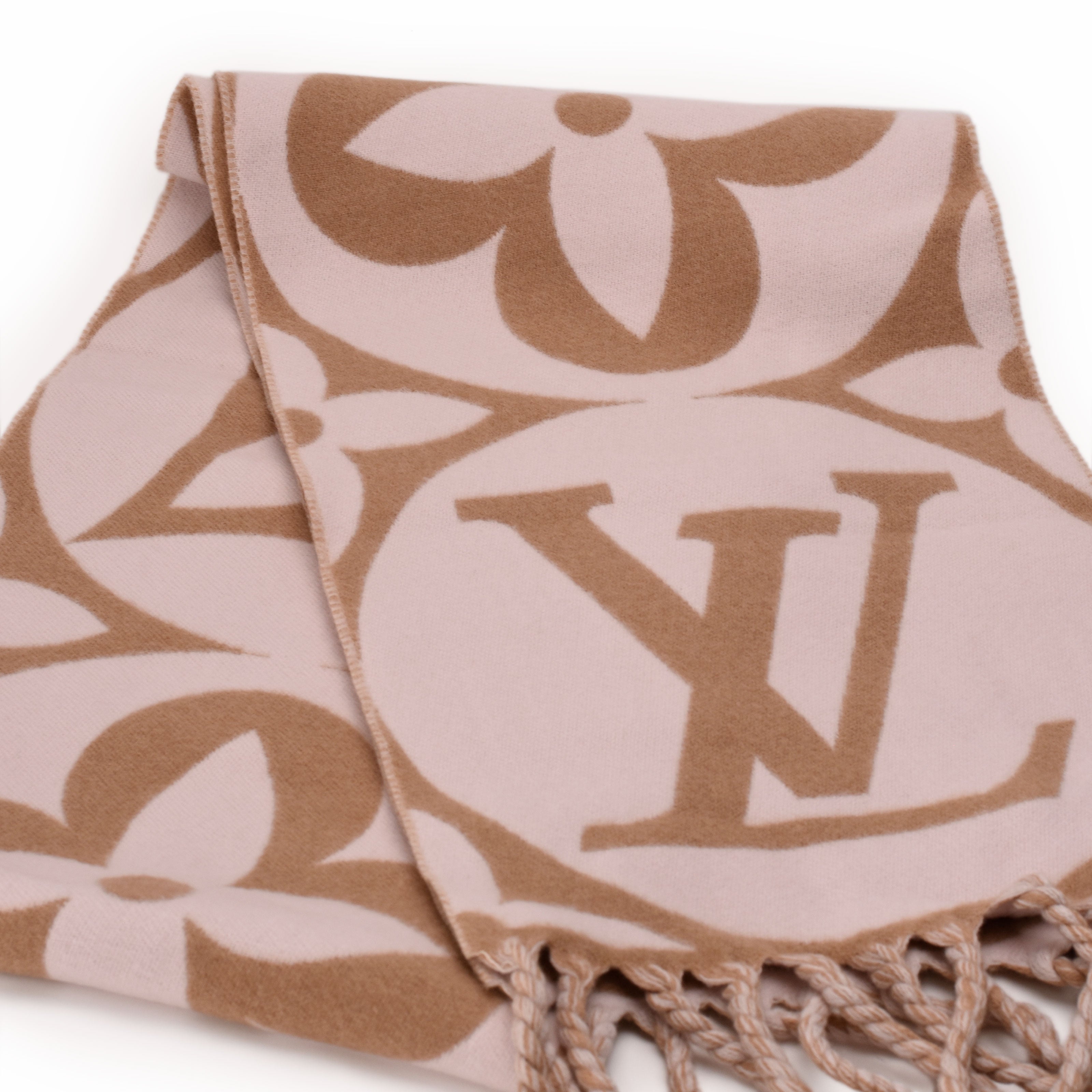 Louis Vuitton Medallion Scarf Beige Rose