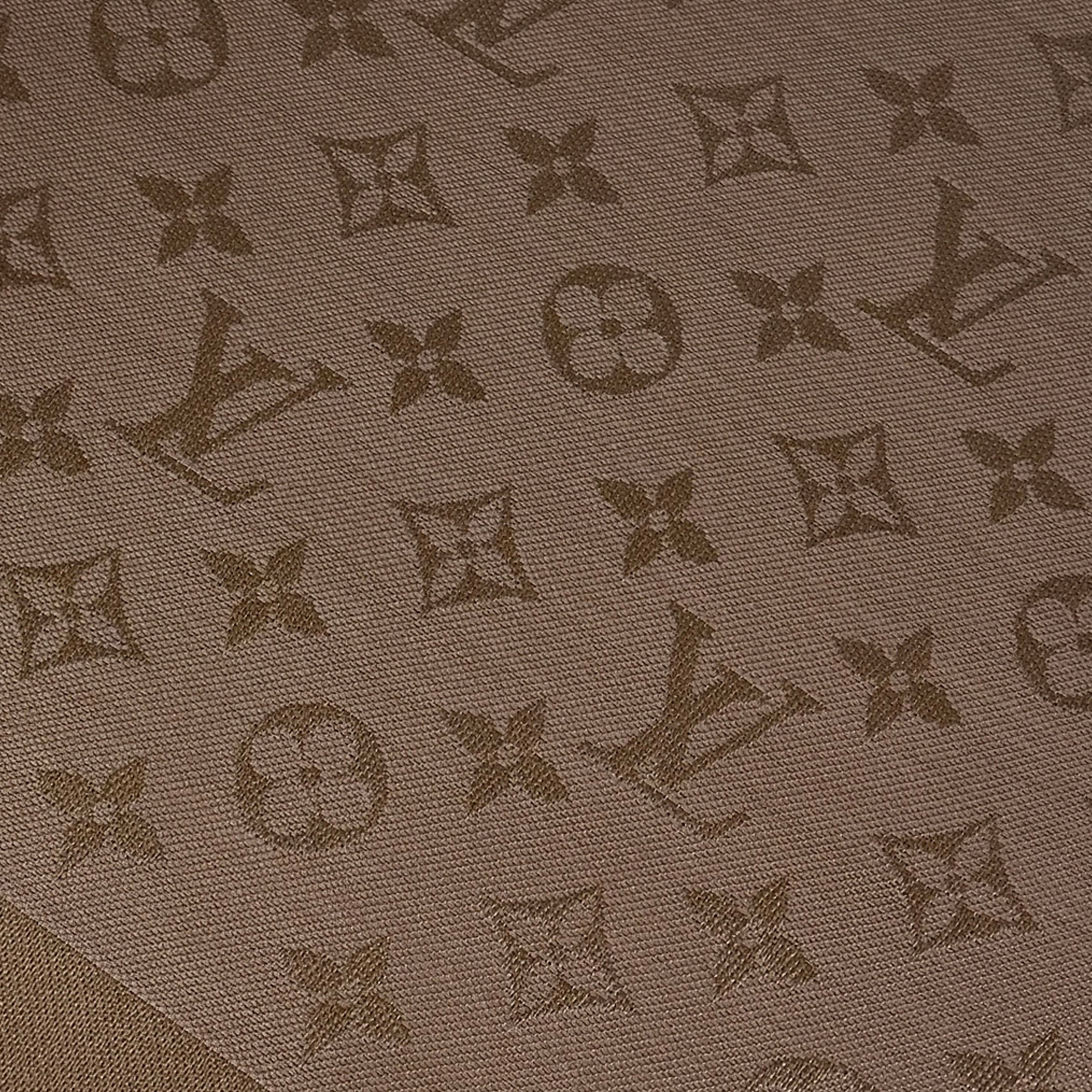 Louis Vuitton Monogram Classic Shawl Beige Rose