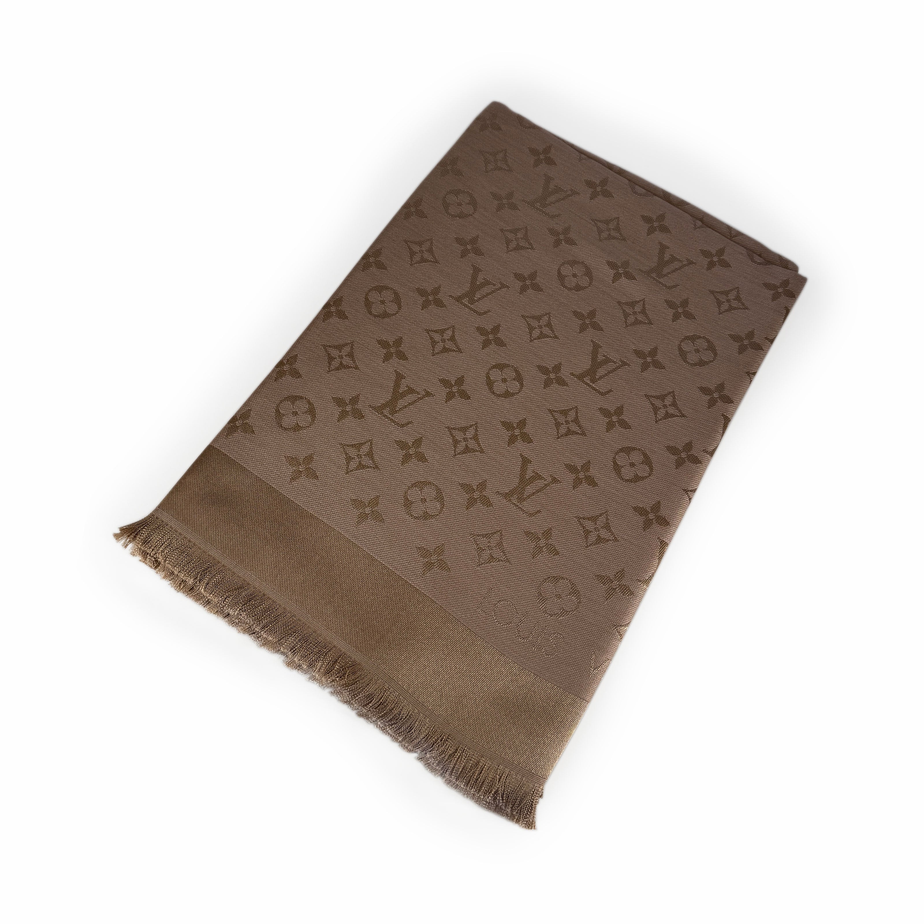 Louis Vuitton Monogram Classic Shawl Beige Rose